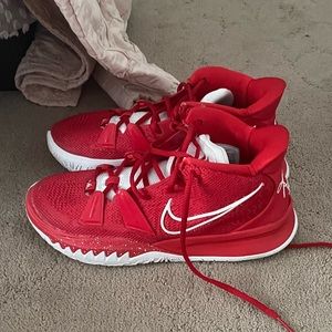 kyrie basketball shoes